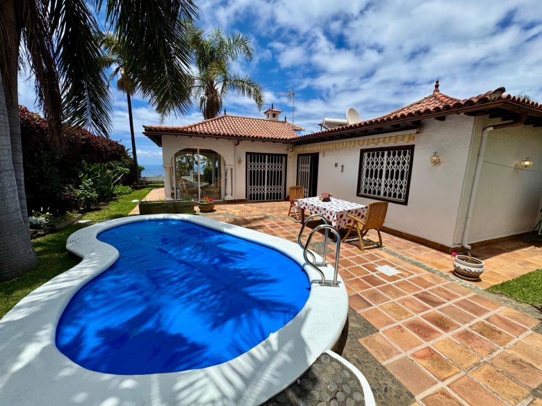 TENERIFE: Exclusive Villa with Spectacular Ocean and Teide Views in Santa Úrsula