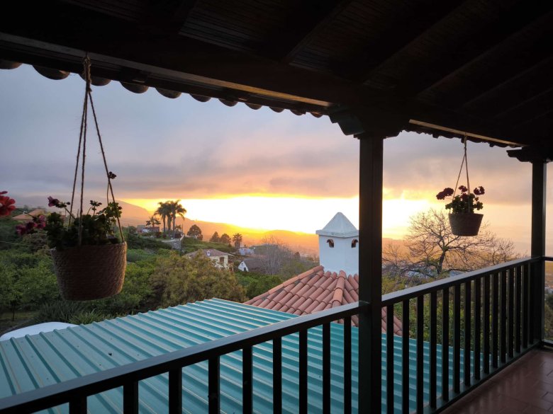 TENERIFE: Unique Finca with Sea Views and Large Plot in La Orotava – Live & Invest in the Green North!