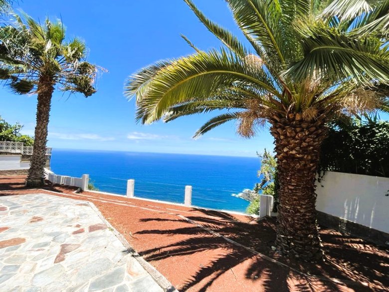  TENERIFE: Exclusive Villa in First Sea Line in El Sauzal