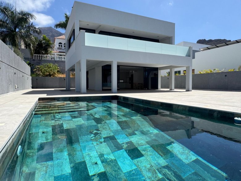 TENERIFE SUR – Fantástica villa moderna y luminosa de nueva construcción en Adeje