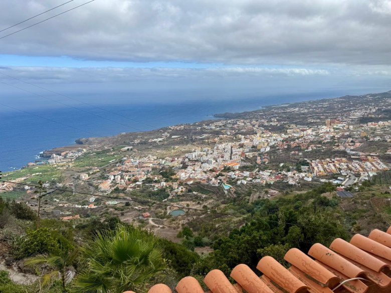 TENERIFE: Exclusive estate with panoramic views and active restaurant license – live, experience and invest in a unique location