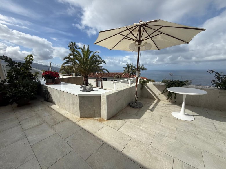 Teneriffa: Stilvolles Apartment in Traumlage mit großer Terrasse und spektakulärem Meerblick