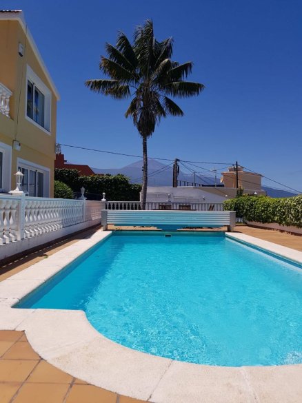 Tenerife – Stylish family villa with sea and Teide views and excellent rental potential
