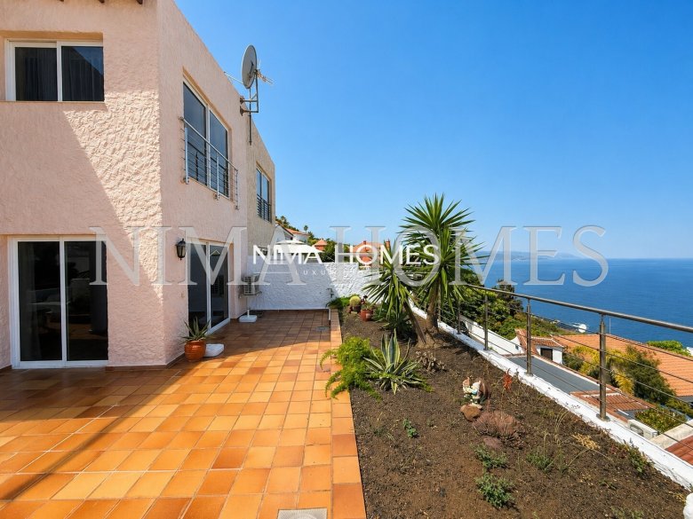 Tenerife: Exclusive Semi-Detached House with Spectacular Teide and Sea Views and Exceptional Development Potential in the North of the Island