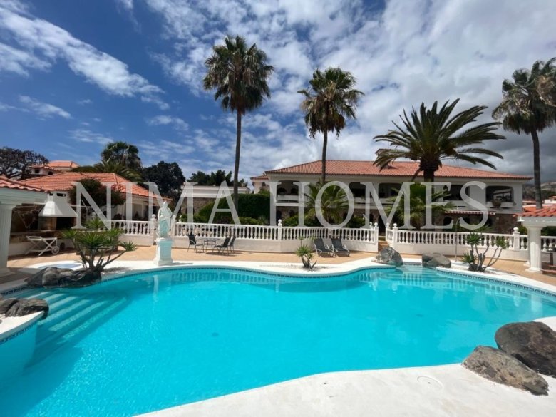 TENERIFE: Fantastic spacious villa for sale in Callao Salvaje, Tenerife South