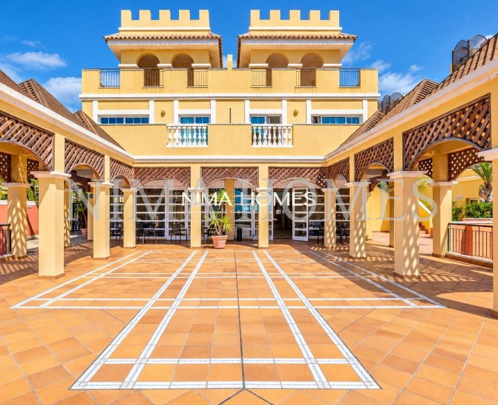 Tenerife: Modern Apartment with Large Terrace in Granada Park, Los Cristianos