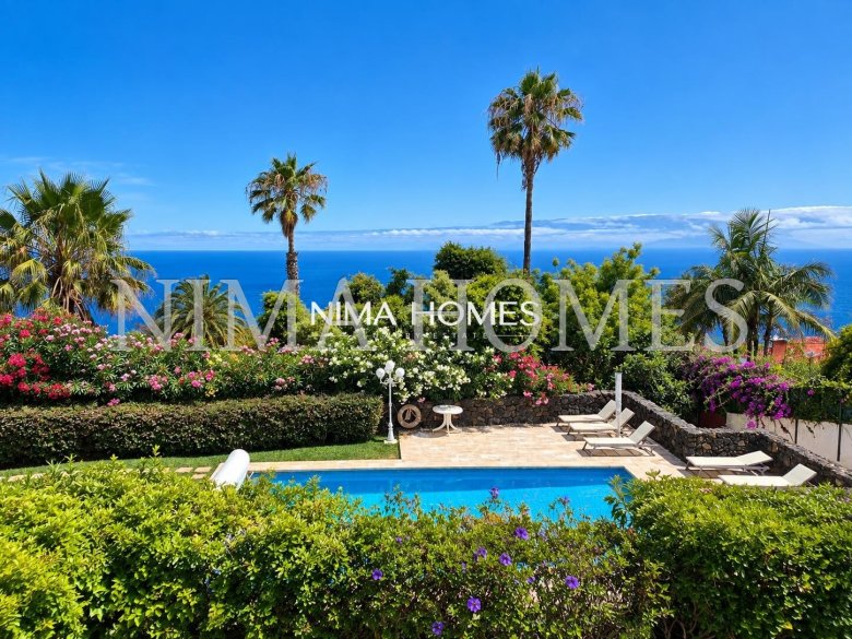 Tenerife: Exclusive Corner Apartment with Sea and Teide Views, Private Garden and Heated Pool