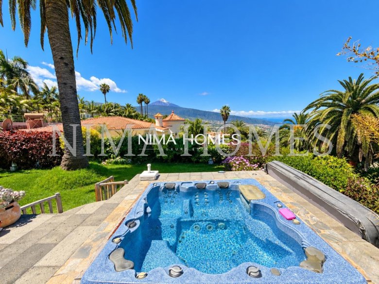 Tenerife: Exclusive Villa with Tropical Garden, Sea and Teide Views in Santa Úrsula